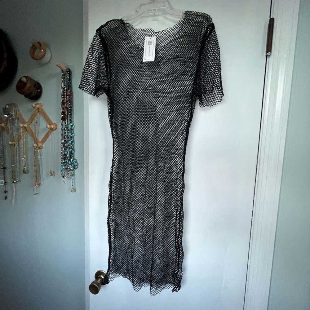 Ovruns black swim or dress cover up. Says L but I would say it fits more like OS